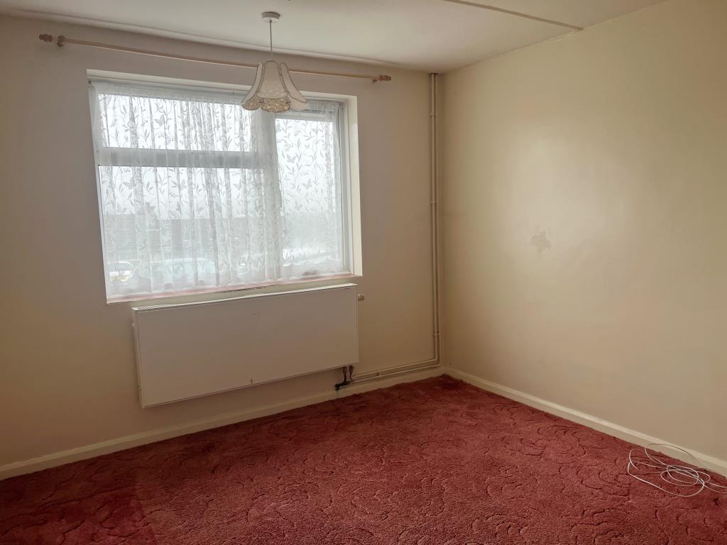 Lot: 56 - SEMI-DETACHED BUNGALOW WITH GARDENS -